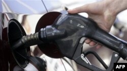Giá xăng dầu trung bình hiện nay là 3 đô la 09 cent một gallon