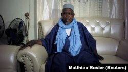 L'imam Mahmoud Dicko lors d'un entretien avec Reuters à son domicile, à Bamako, au Mali, le 29 juillet 2020. (Photo REUTERS/Matthieu Rosier)