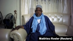 L'imam Mahmoud Dicko, lors d'un entretien avec Reuters à son domicile, à Bamako, au Mali, le 29 juillet 2020. REUTERS/Matthieu Rosier