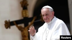 El Papa Francisco pide a los obispos colaboren con la comisión y no ocultar casos de pederastas.