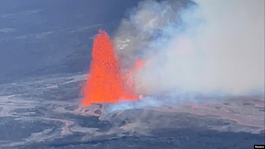 Aerial view as lava spews out during Mauna Loa's eruption in Hawaii, U.S., November 28, 2022 in this still image taken from social media video. Samantha Hansen/Safari Helicopters via REUTERS 
