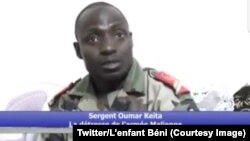 Le sergent Oumar Keïta de l’armée malienne parle dans une vidéo diffusée sur les réseaux sociaux, 24 janvier 2018. (Twitter/L’enfant Béni)