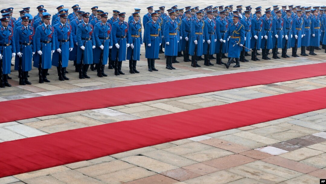 Arhiva, ilustracija - Pripadnici garde Vojske Srbije (AP Photo/Darko Vojinovic)