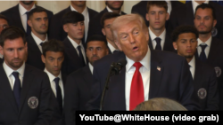 特朗普总统在白宫接见2025年美国足球大联盟杯冠军——迈阿密国际队(Inter Miami CF)并在出席活动时谈到伊朗军事行动。(2026年3月5日)