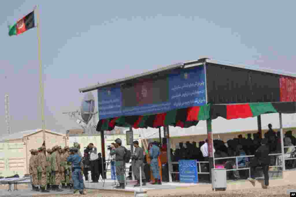 فراغت بیش از ٢۰۰ پولیس افغان در هرات