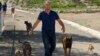 Protestan contra "El encantador de perros"
