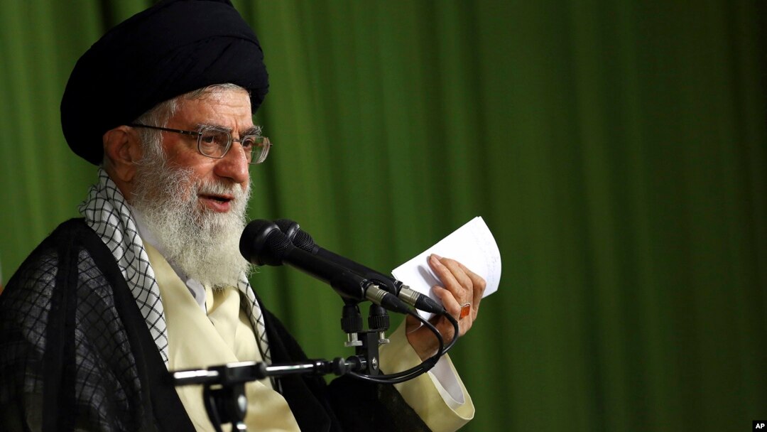 Pemimpin tertinggi Iran, Ayatollah Ali Khamenei berbicara dalam sebuah acara di Teheran (foto: dok).