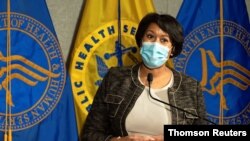 La alcaldesa Muriel Bowser en una rueda de prensa sobre la pandemia del coronavirus en el hospital de la Universidad George Washington. [Foto de archivo]