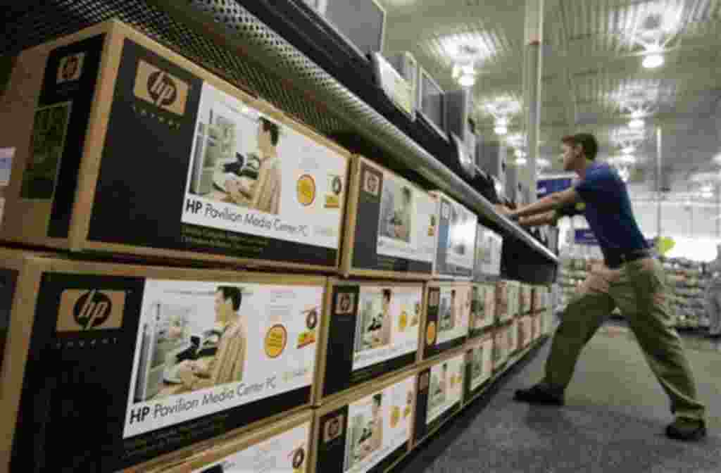 Exhibición de Hewlett Packard de escritorio en una tienda Best Buy en Mountain View. El mayor fabricante mundial de PC Hewlett-Packard (HP) anunció que la empresa dependerá de los Tablet PC y Smartphones.