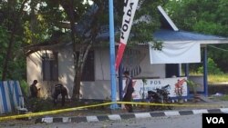 Ledakan bom yang merusak pos polisi lalu lintas di Poso, Sulawesi Tengah. (VOA/Y. Litha)