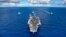 Američki nosač aviona "USS Karl Vinson" prilikom uplovaljavanja u vijetnamsku luku