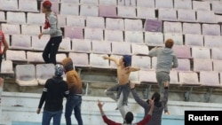 Des échauffourées à la fin du match amical entre le PSG et le Club africain de Tunis au stade de Radès, Tunisie, le 4 janvier 2017.