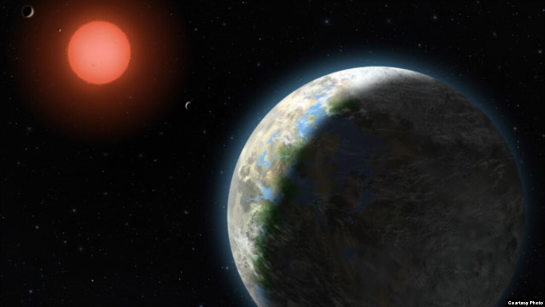 Planet yang diselimuti awan dan air di permukaan mengorbit bintang merah kerdil pada sistem tatasurya Gliese 581.