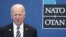 Le président américain Joe Biden pose pour une photo lors du sommet de l'OTAN à Bruxelles, le 14 juin 2021. 