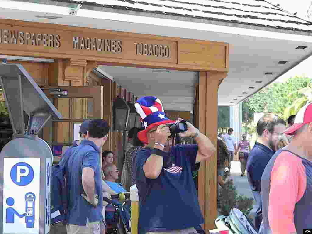 O tomando sus propias fotos, pero siempre con un espíritu patriótico.