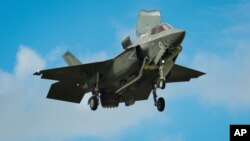 美國F-35戰機2016年7月12日在法恩伯勒航空展上首次亮相