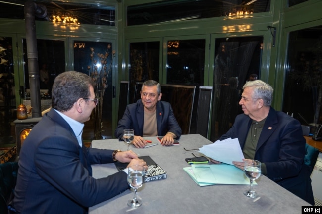 CHP'de üçlü zirve.