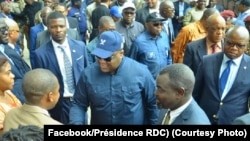 Président Félix Tshisekedi (C) na campus ya Université ya Kinshasa, 13 février 2020. (Facebook/Présidence RDC)