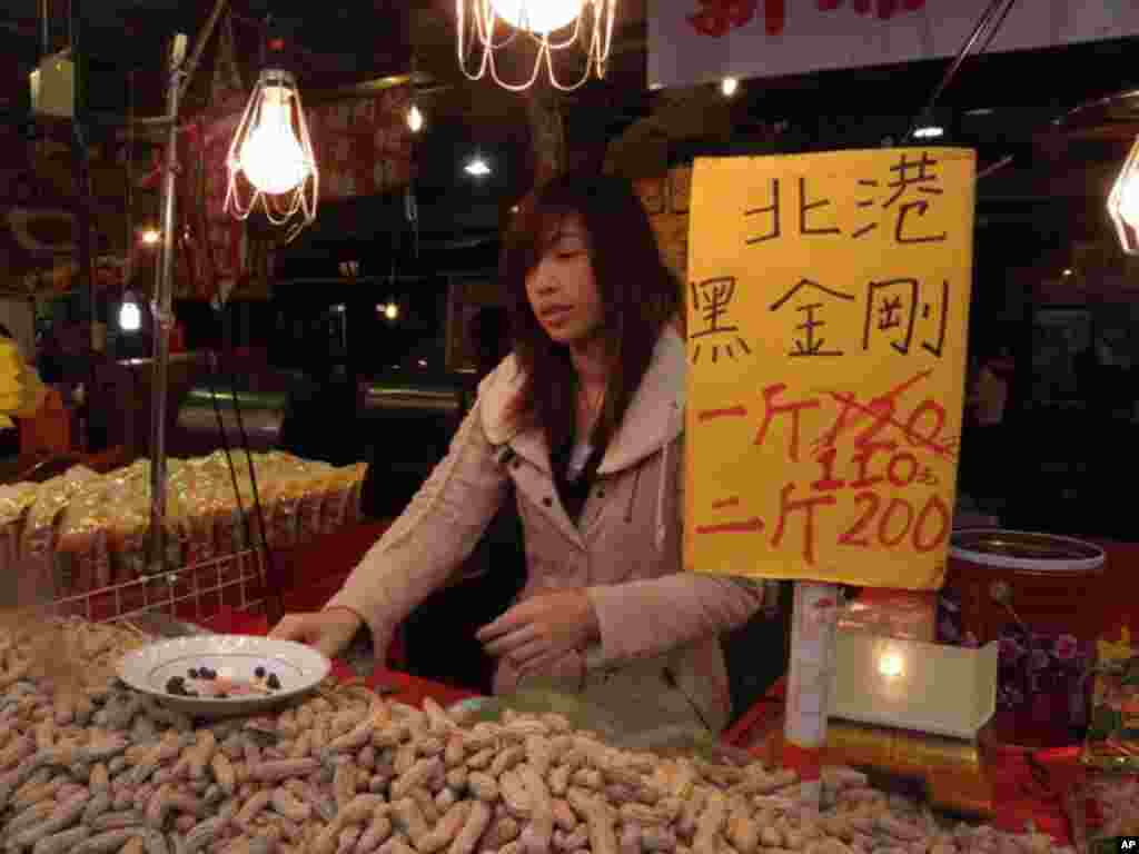 云林县北港出产的花生因豆仁黑色而被称为[黑金刚]