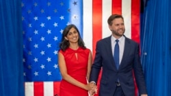 Calon wakil presiden dari Partai Republik, Senator JD Vance dan istrinya Usha Vance di rapat umum kampanye partai Republik di St. Cloud, Minnesota, Sabtu, 27 Juli 2024. (Foto AP/Alex Brandon)