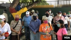 Protesta de jubilados de Pdvsa en sede de Caracas. Julio 28, 2020. [Foto: Álvaro Algarra, VOA].