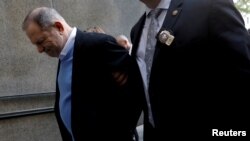 Harvey Weinstein llega a la corte penal de Manhattan en Nueva York, el día que fue presentado de cargos. Mayo 25 de 2018.