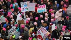 Protesters gather near the U.S. Capitol in Washington D.C. for the Women' March, Jan. 21, 2017. (Photo: B. Allen / VOA) 