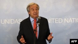 El secretario general de las Naciones Unidas, Antonio Guterres, da una conferencia de prensa durante su visita al centro de tecnología y comunicaciones de las Naciones Unidas en Quart del Poblet, cerca de Valencia, el 1 de julio de 2021.