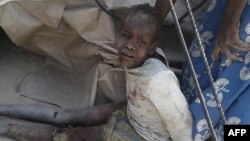 尼日利亚军方误炸一座难民营造成50多人死亡，多人受伤。