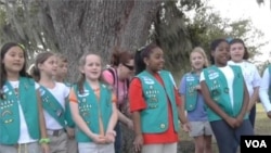 Sebagian anggota Girl Scouts merayakan HUT ke-100 organisasi tersebut di New Orleans (Foto: dok).