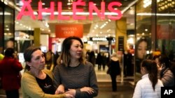 瑞典斯德哥尔摩的奥伦斯百货公司重新开放(2017年4月10日)