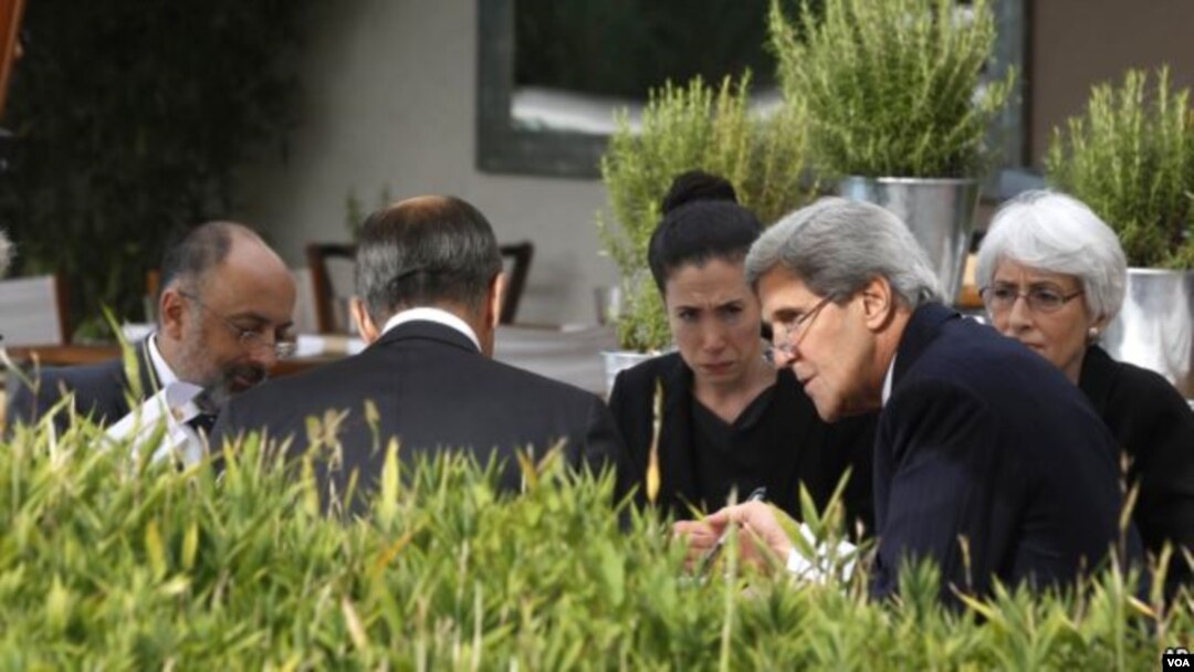 Ngoại trưởng Hoa Kỳ John Kerry họp với Ngoại trưởng Nga Sergei Lavrov sang ngày thứ 3 (14/9/2013) tại Geneve về vấn đề Syria. 