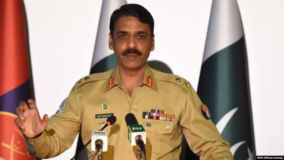 Mayor Jenderal Asif Ghafoor, juru bicara militer Pakistan (foto: dok).