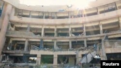 Vista frontal del destruido centro de salud de la agencia de la ONU para los refugiados palestinos (UNRWA) en Sheikh Radwan. Captura de pantalla tomada de un video publicado el 5 de febrero de 2024 facilitado por la agencia a Reuters.