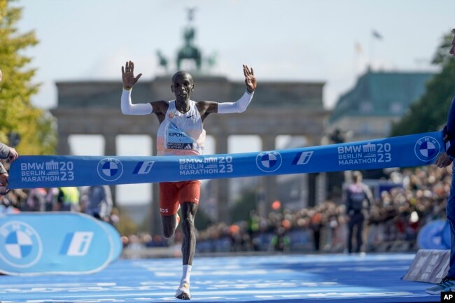 FILE - Kenya's Eliud Kipchoge crosses the line to win the men's division of the Berlin Marathon in Berlin, Germany, Sunday, Sept. 24, 2023. (AP Photo/Markus Schreiber)