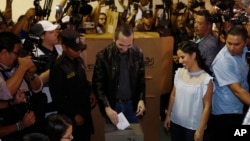 Presidential hopeful Nayib Bukele casts his ballot as he and his wife Gabriela vote in the presidential election in San Salvador, El Salvador, Feb. 3, 2019.
