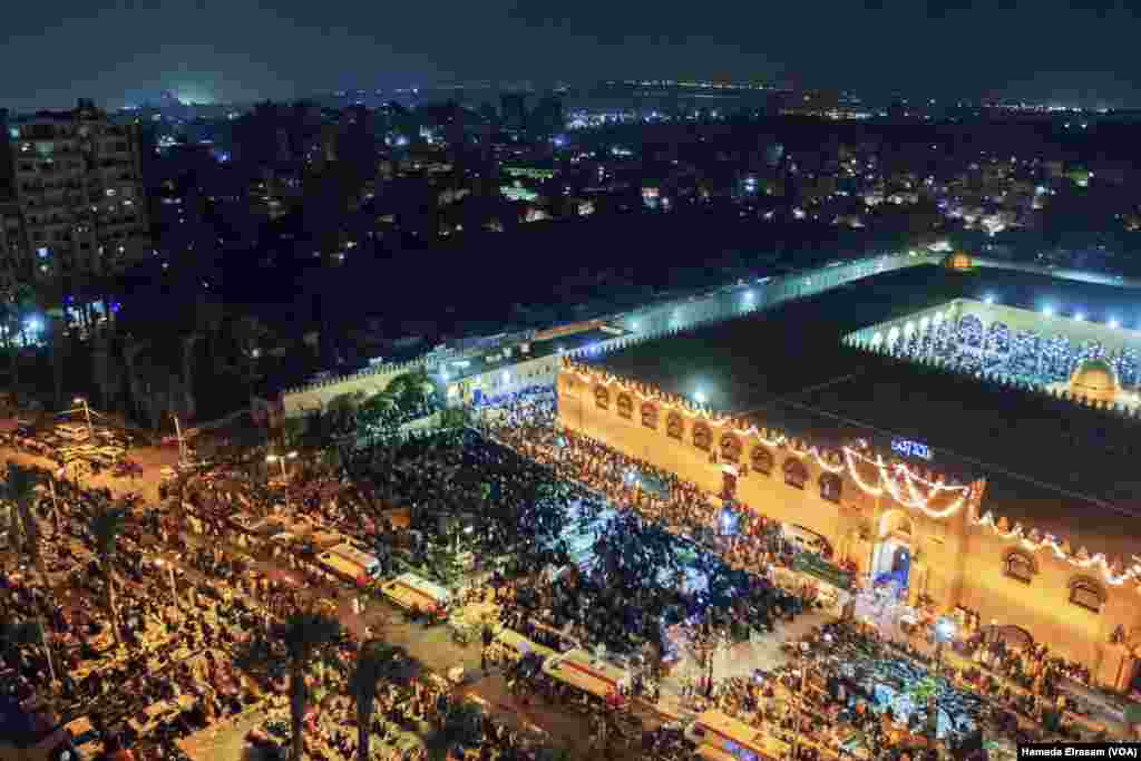 More than 5,000 Muslims gathered at the first mosque built in Egypt and Africa, Amru Ebn Alaas mosque, in old Cairo district. On Ramadan 27th night Muslims gather for what believed to be night of destiny known in Arabic as “Lailatu Elqadr,” when god is mo