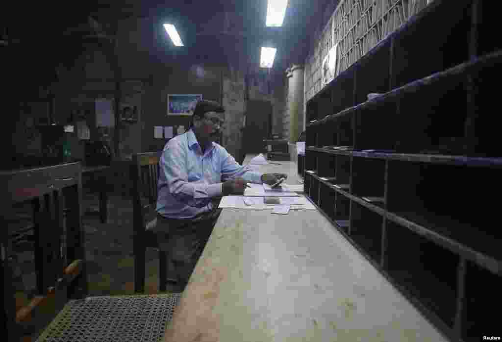 اِس ٹیلی گرام سروس کا آغاز 1850ء میں کلکتہ اور ڈائمنڈ ہاربر کے درمیان تجرباتی بنیاد پر کیا گیا تھا۔