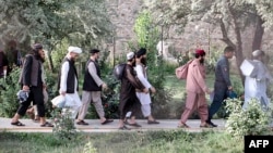 Kelompok terakhir yang terdiri dari sekitar 400 tahanan Taliban telah dibebaskan, mengakhiri pertukaran yang berlarut-larut antara dua pihak yang bermusuhan. (Foto:Afghanistan's National Security Council (NSC) / AFP) 