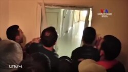 Ռադիոյի գրավումից մեկ տարի անց Նիկոլ Փաշինյանն օգնեց վերանորոգել դուռը․ Շնորհավոր ռադիոյի օրը