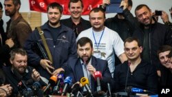 El jefe de la comisión electoral de la llamada "República Popular de Donetsk", Denis Pushilin, informa que el referéndum independentista se llevará cabo según lo planeado.