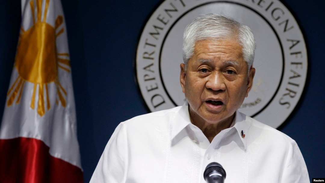 Ngoại trưởng Philippines Albert del Rosario.