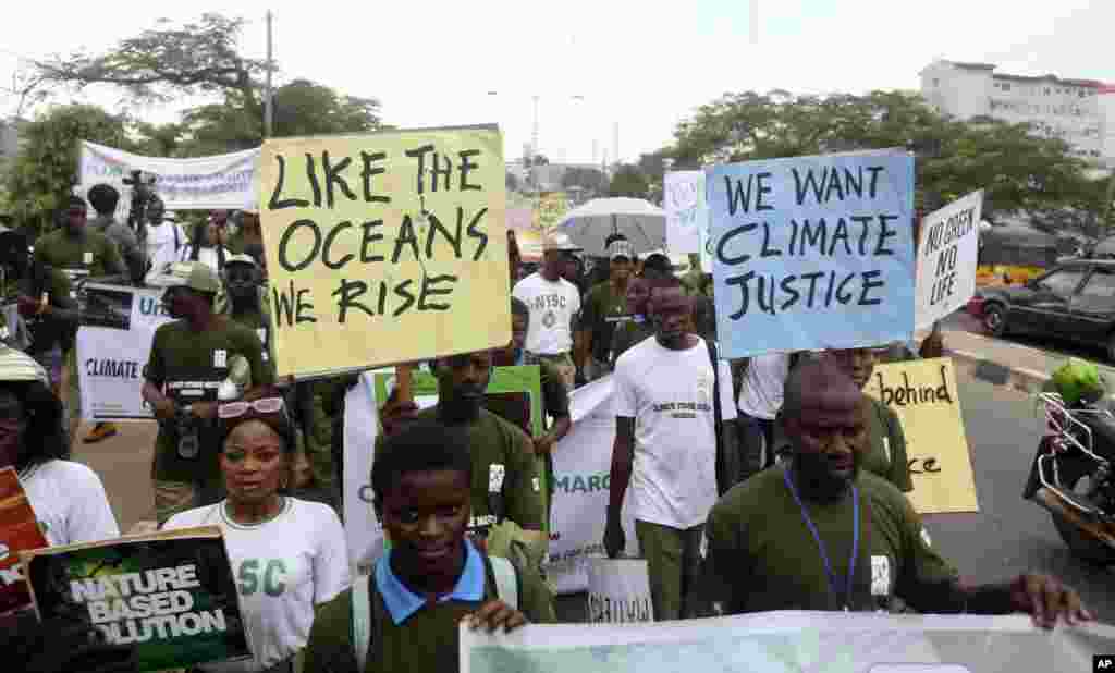 Las marchas por solicitar acción a los gobiernos y empresas para luchar contra el cambio climático se realizaron en todo el mundo. Foto tomada en la ciudad de Lagos, Nigeria.