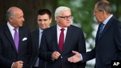 Steinmeier dijo que fue un “diálogo difícil”, aunque aseguró que “creo, y espero, que en algunos puntos logramos progresos”.