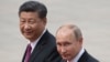 2018年6月8日俄罗斯总统普京(右)和中国国家主席习近平在中国北京人民大会堂外举行的欢迎仪式上