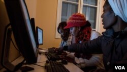 Among the services it provides, the Migrant Community Center offers computer training courses. (John Owens/VOA)