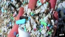 Nhiều rác rưởi bằng plastic trôi trên biển