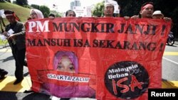 Wanaharakati wa Malaysia wakiandamana nje ya makao ya bunge Aprili 9, 2012