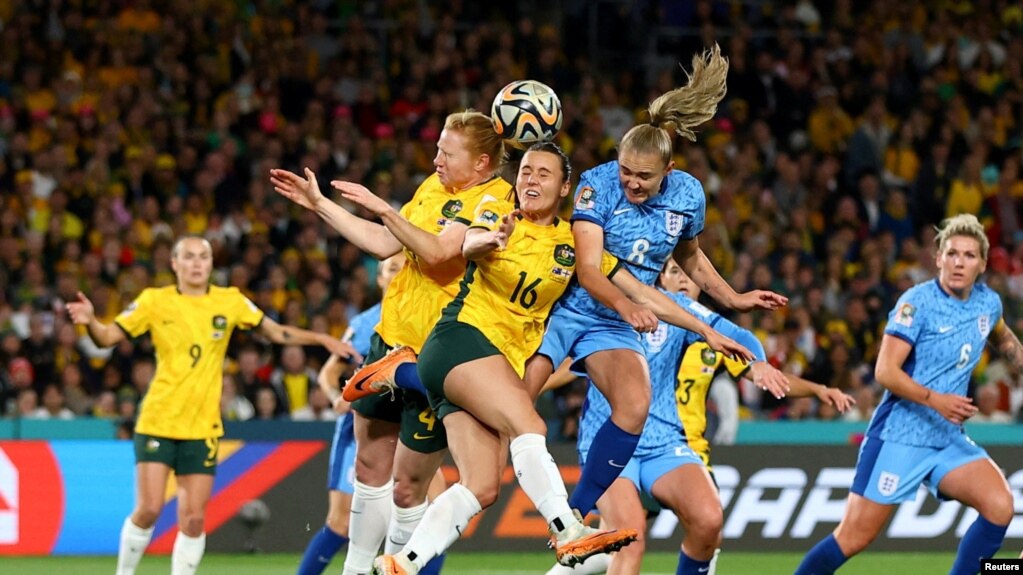 Un momento del disputado partido entre Inglaterra y Australia del Mundial Femenino de fútbol en Sídney, Australia, el 16 de agosto de 2023.