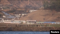 지난 4월 중국 단둥에서 압록강 너머로 바라본 북한 신의주.